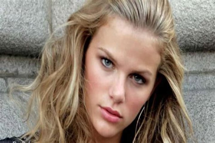 Uncover Brooklyn Decker's Net Worth: Secrets Revealed